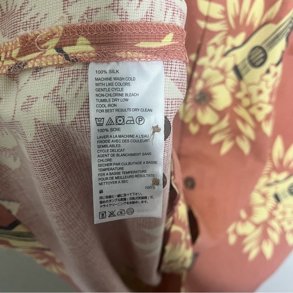 Tommy Bahama 100% Silk Hawaiian Shirt Ukulele Guitar Print Coral Floral Men’s - Picture 10 of 14